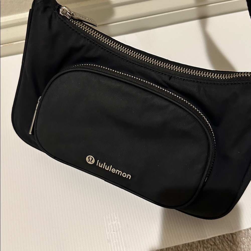 EUC Lululemon Crossbody Bag with Nano Pouch - Picture 4 of 10